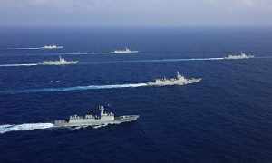 中国在印度洋大规模演习，印度亮出国产航母示威