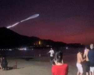 天舟9号发射，越南人看到魔幻一幕，赶紧拍照