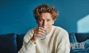 每晚睡前喝一杯水，身体悄悄发生这些变化！